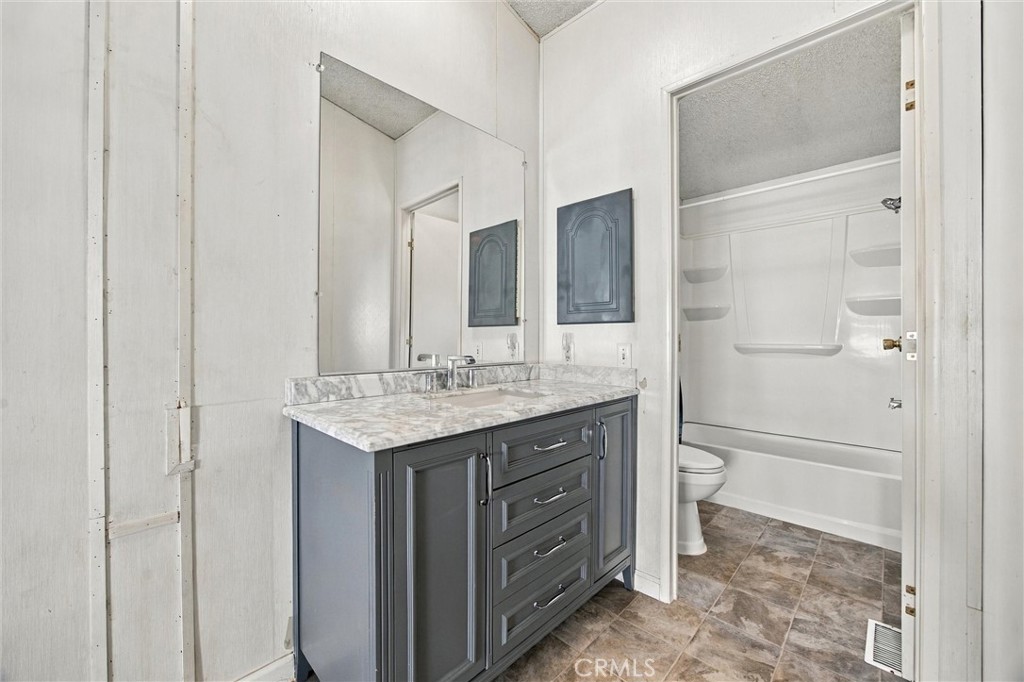 1301 Taft Highway Property Photo 16
