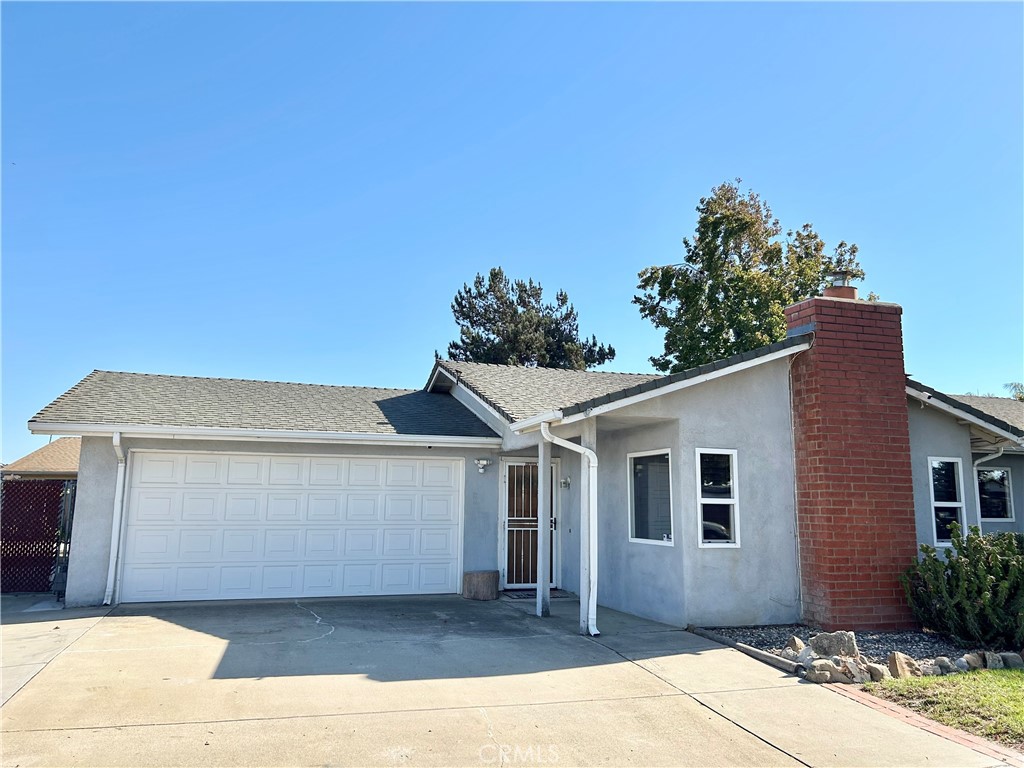 1208 Clinton Court Property Photo 2