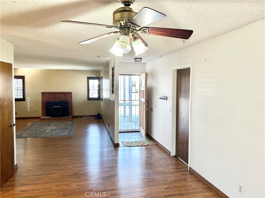 1208 Clinton Court Property Photo 4