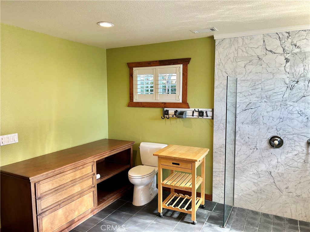 1208 Clinton Court Property Photo 21
