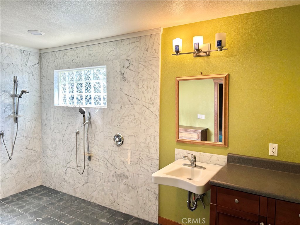 1208 Clinton Court Property Photo 22