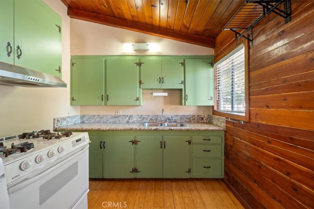 1414 Pomeroy Property Photo 38