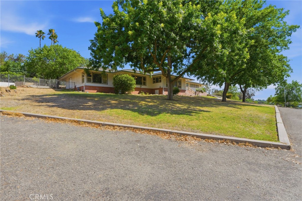84 S Park Street Property Photo 3