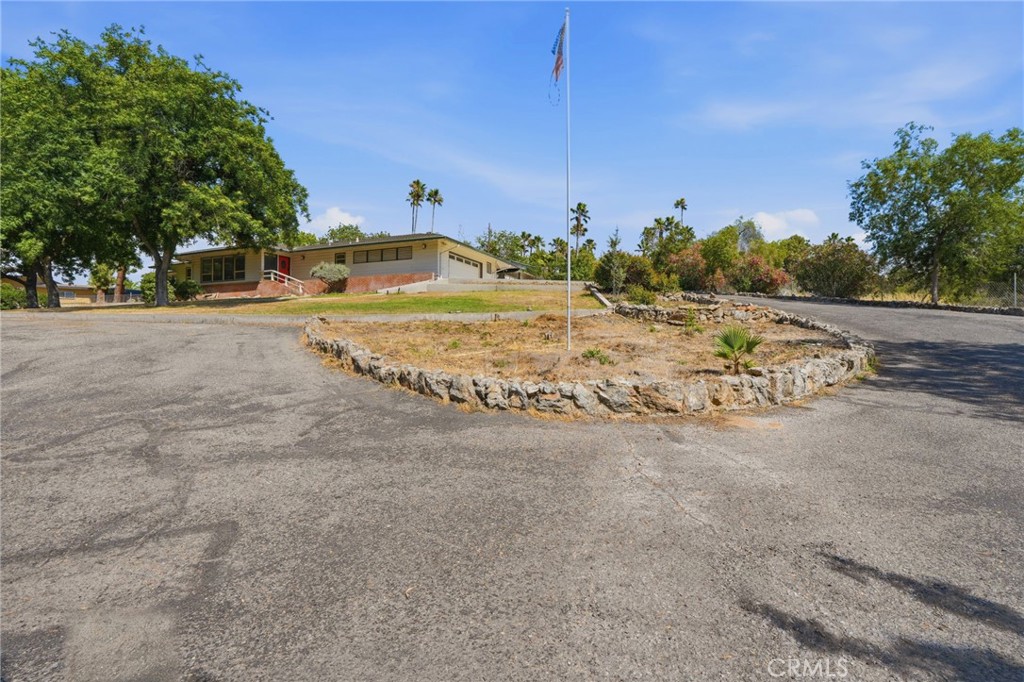 84 S Park Street Property Photo 7