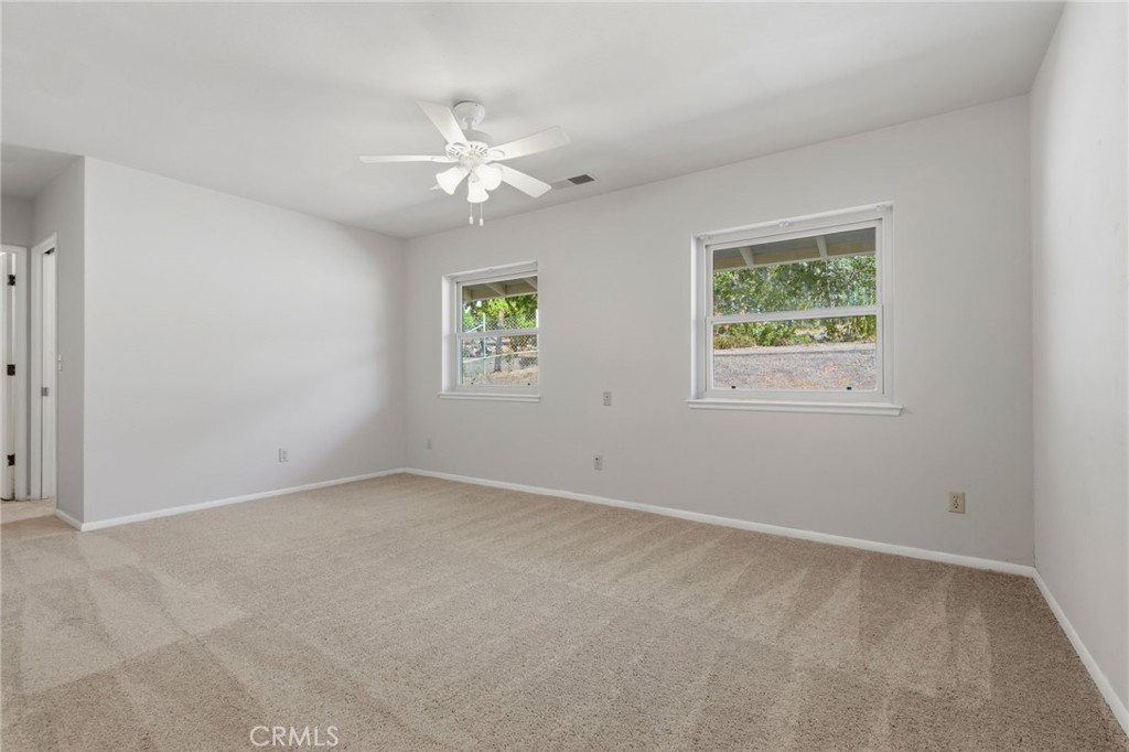 84 S Park Street Property Photo 37