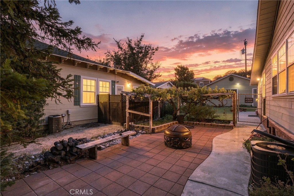 1935 Vine Street Property Photo 3