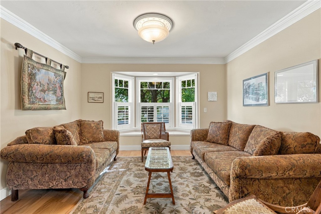 1935 Vine Street Property Photo 4