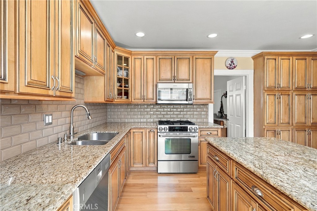 1935 Vine Street Property Photo 8