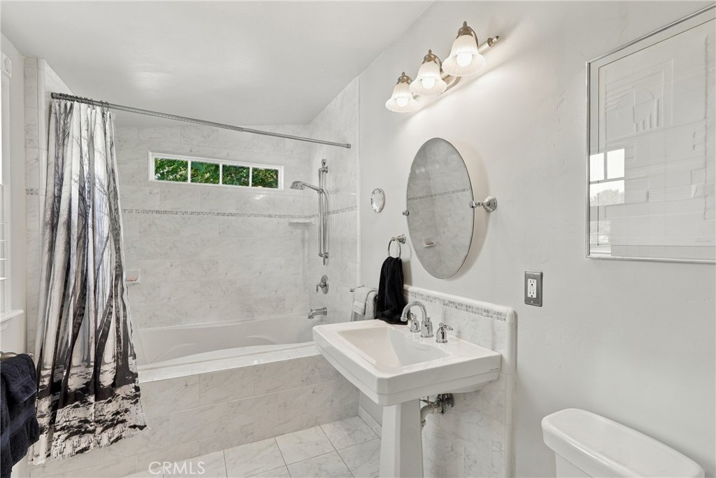 1935 Vine Street Property Photo 13
