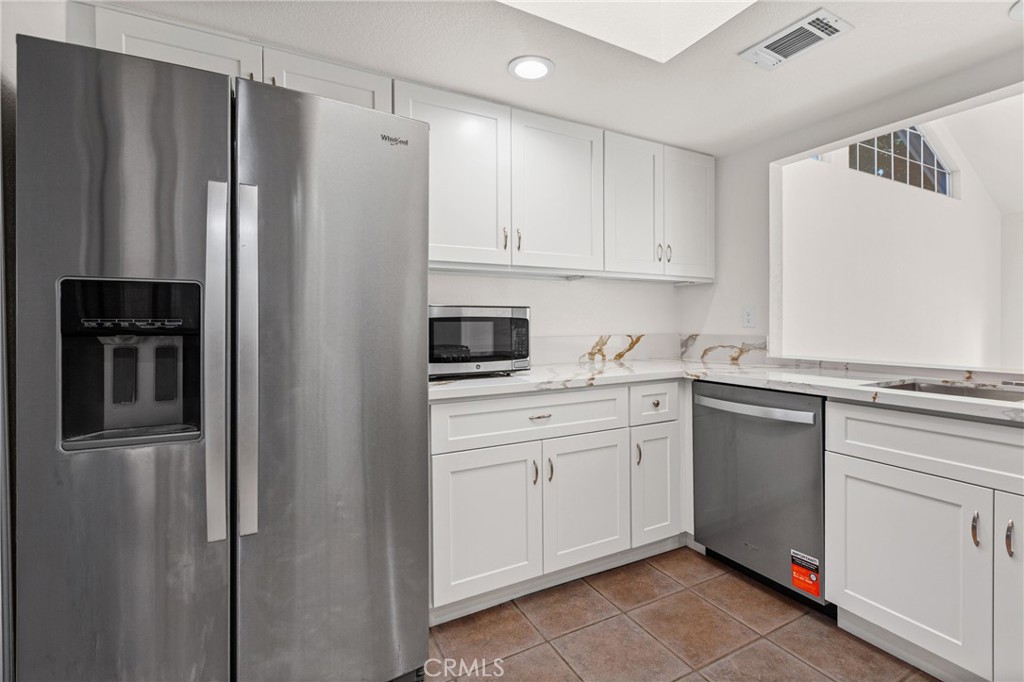 1346 Woodmere Property Photo 3