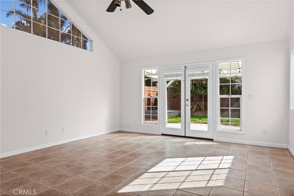 1346 Woodmere Property Photo 8