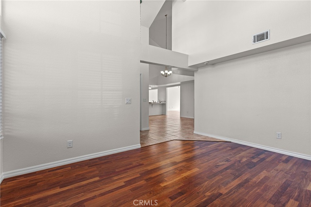 1346 Woodmere Property Photo 9