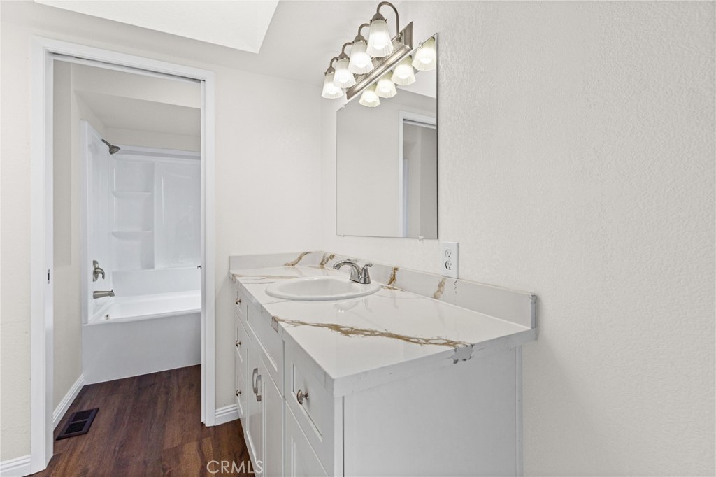 1346 Woodmere Property Photo 17