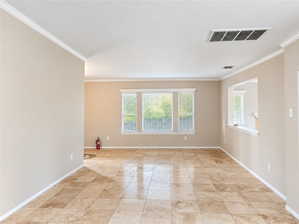 1820 Amy Way Property Photo 6