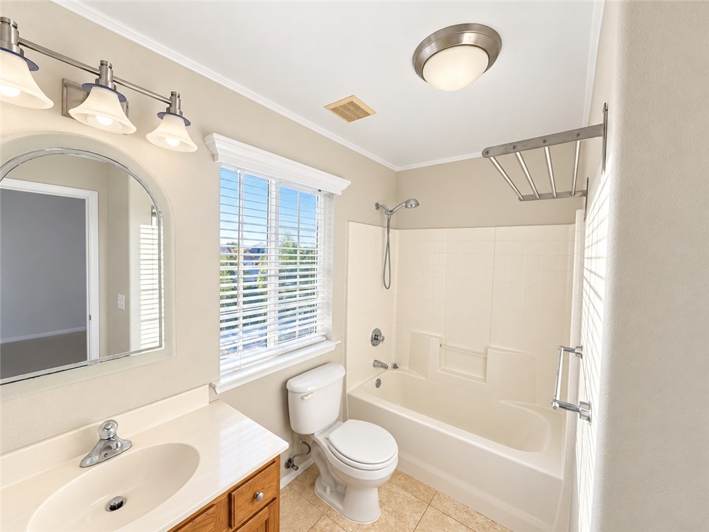 1820 Amy Way Property Photo 16