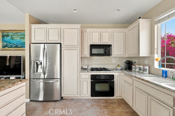 1729 Bilbao Drive Property Photo 11