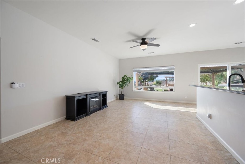 3415 Lakeside Village Drive Property Photo 6