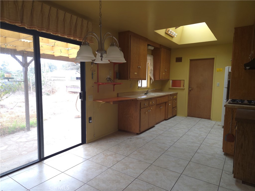 252 Sharry Property Photo 4