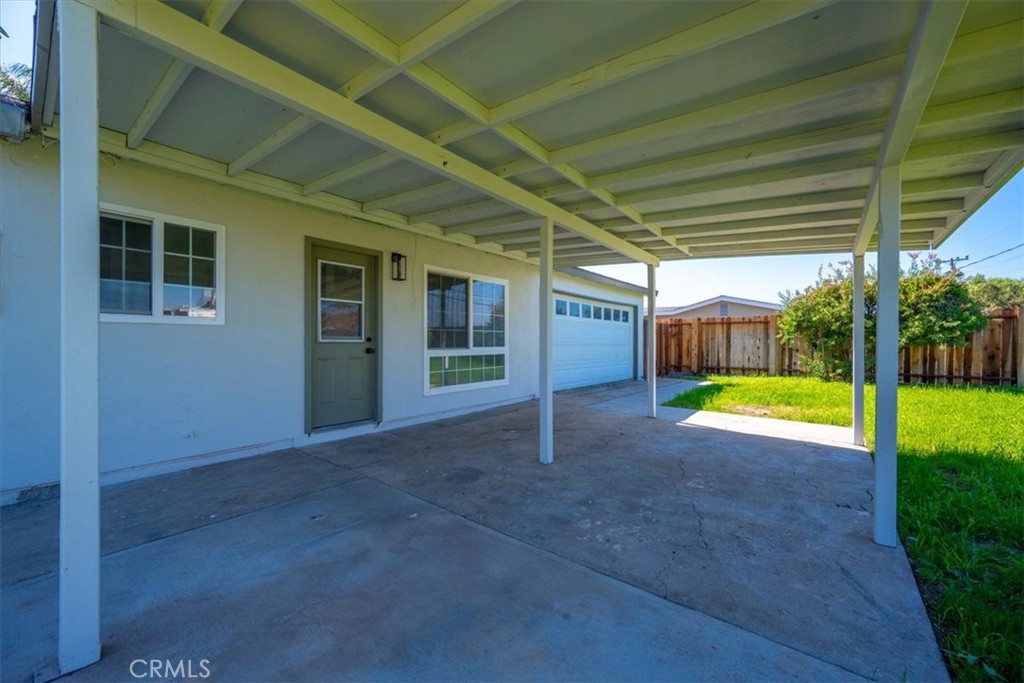 333 Jullien Property Photo 9