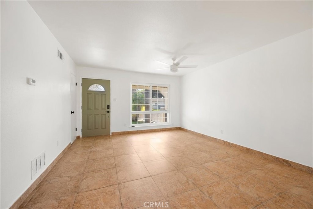 333 Jullien Property Photo 11