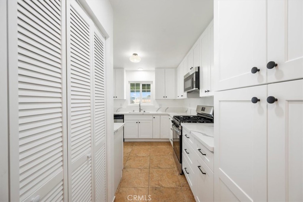 333 Jullien Property Photo 16