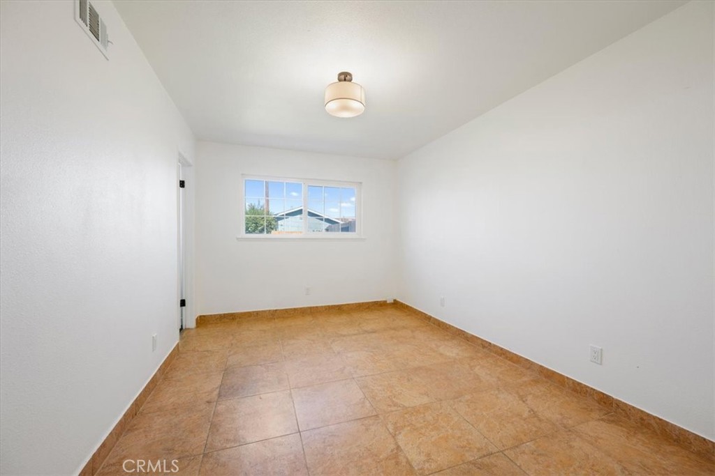 333 Jullien Property Photo 18