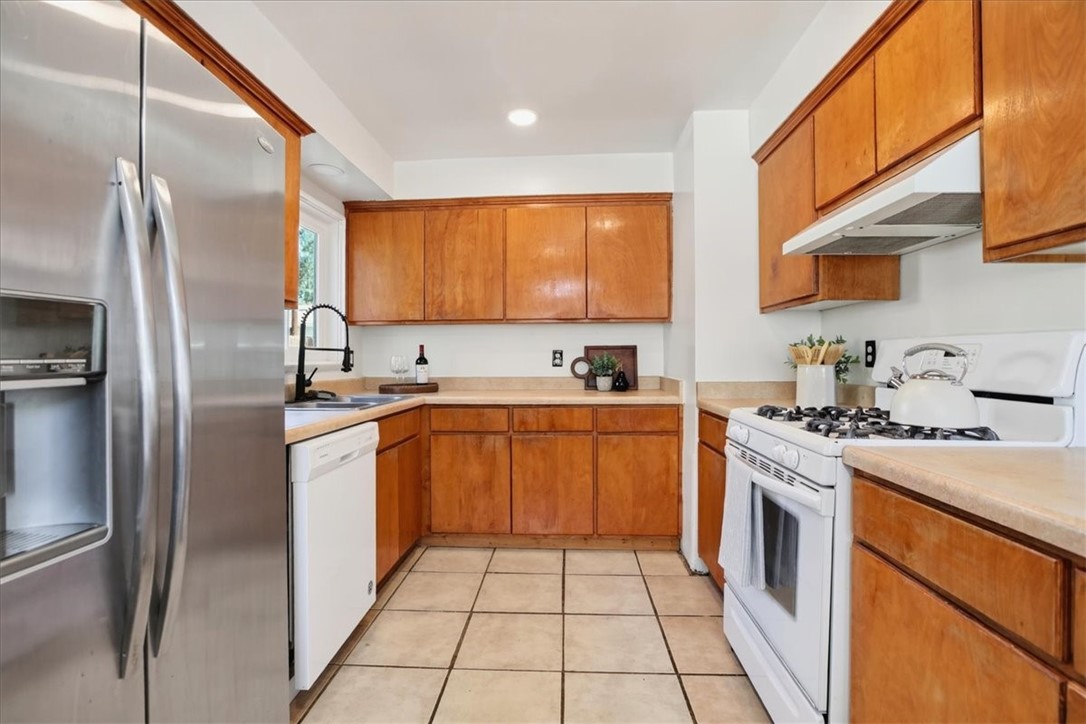 196 Kent Property Photo 15