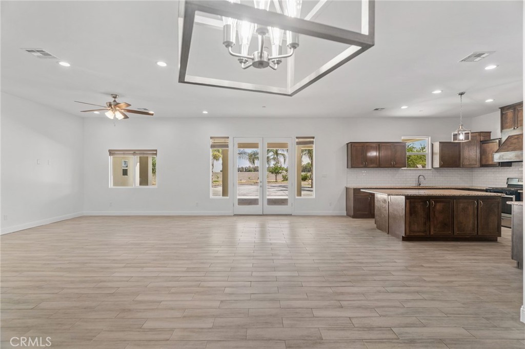 14111 Danbur Property Photo 4