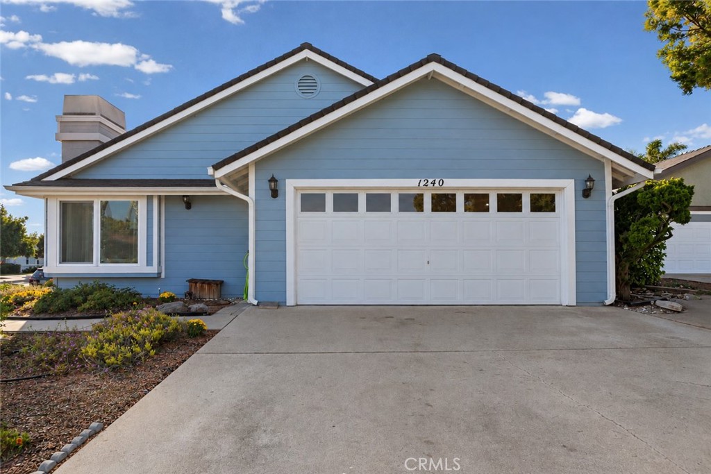 1240 Capitola St Property Photo 4