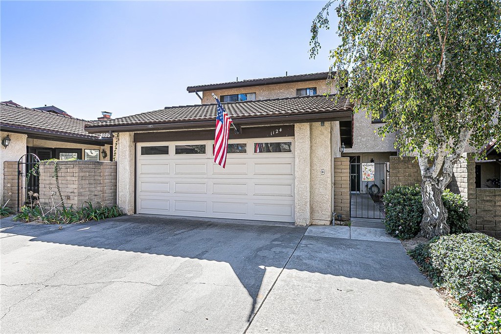 1124 Via Mavis Property Photo 1