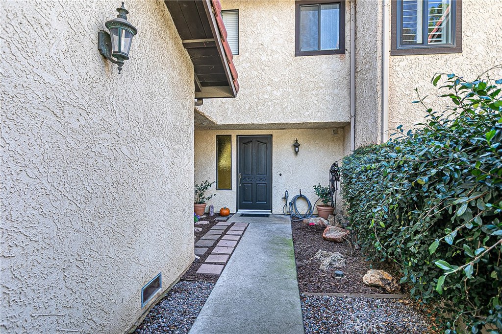 1124 Via Mavis Property Photo 2