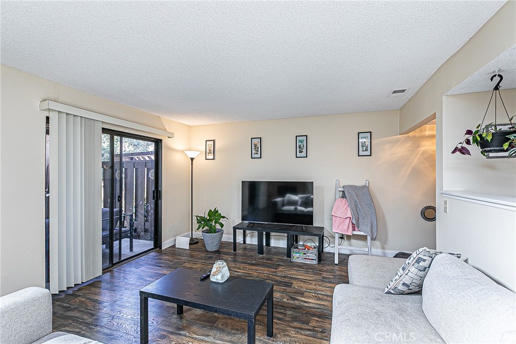 1124 Via Mavis Property Photo 4