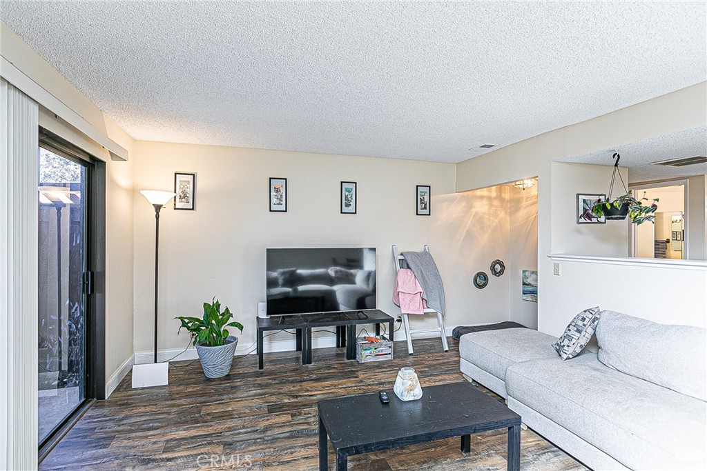 1124 Via Mavis Property Photo 6