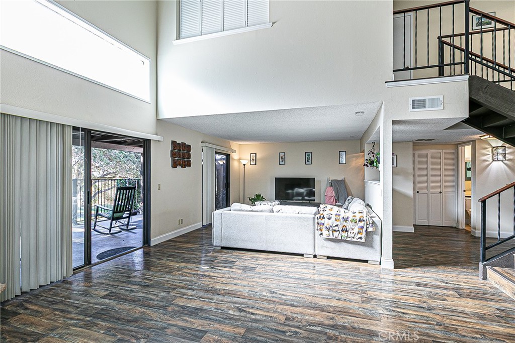 1124 Via Mavis Property Photo 7