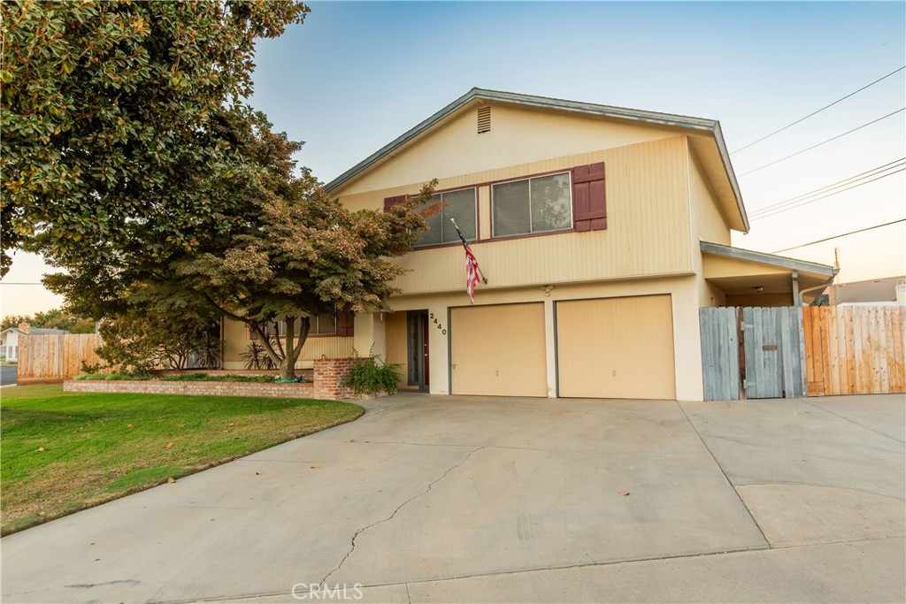 2440 E Howard Property Photo 1
