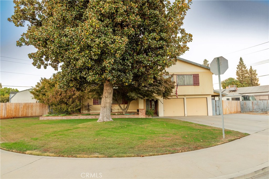 2440 E Howard Property Photo 3