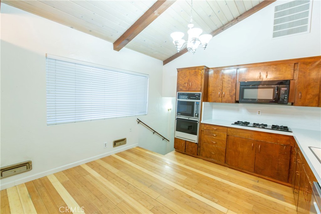 2440 E Howard Property Photo 10