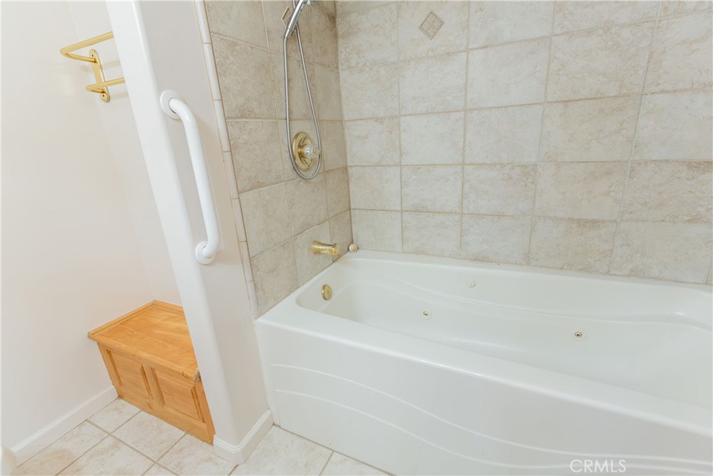 2440 E Howard Property Photo 18