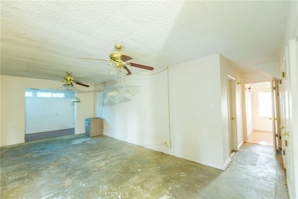 2440 E Howard Property Photo 32
