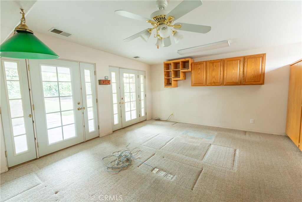 2440 E Howard Property Photo 33