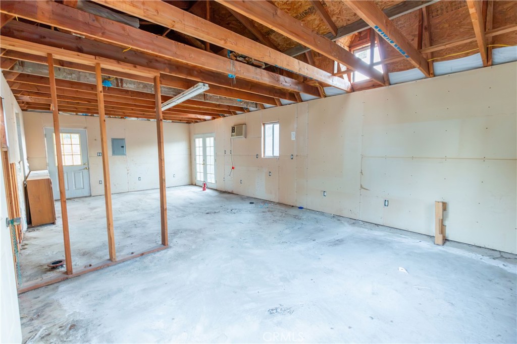 2440 E Howard Property Photo 34