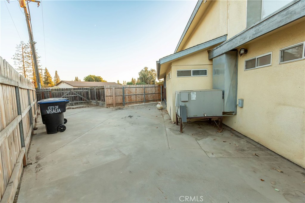 2440 E Howard Property Photo 46