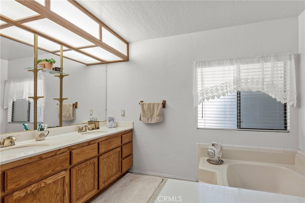 1650 E Clark Space 306 Property Photo 20