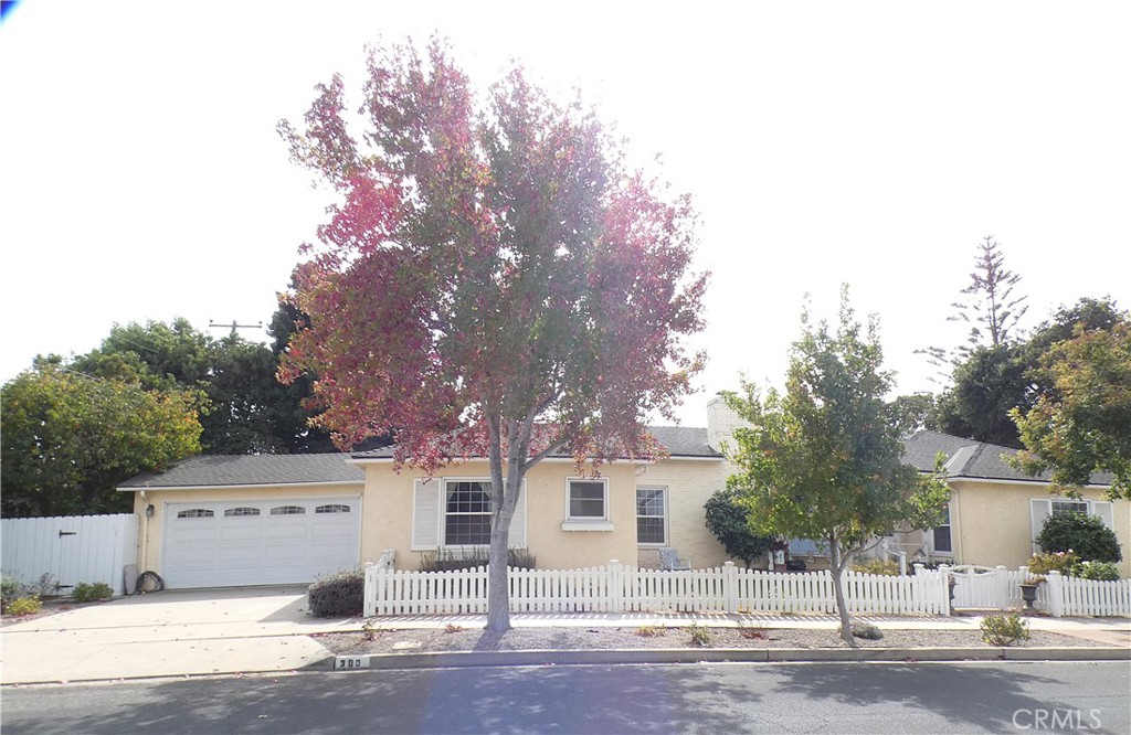 300 E Mariposa Property Photo 1
