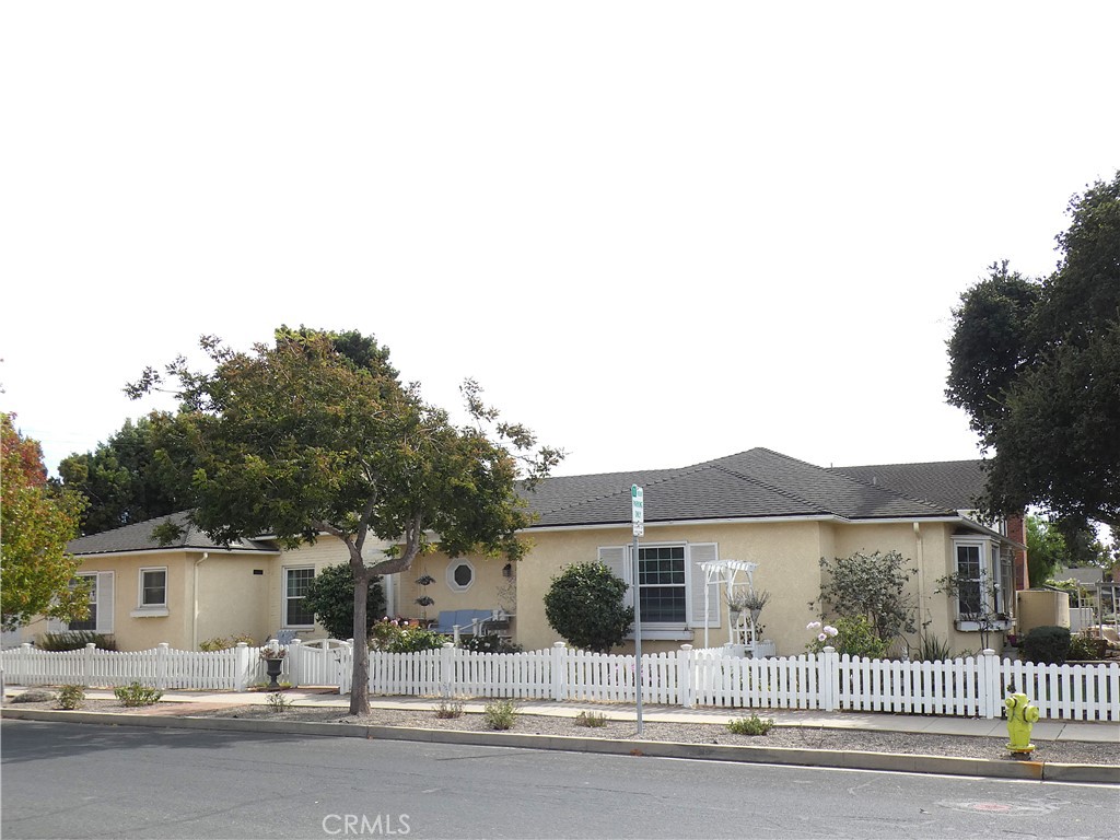 300 E Mariposa Property Photo 2