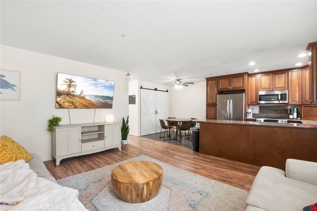 631 7th Street 11 Property Photo 1