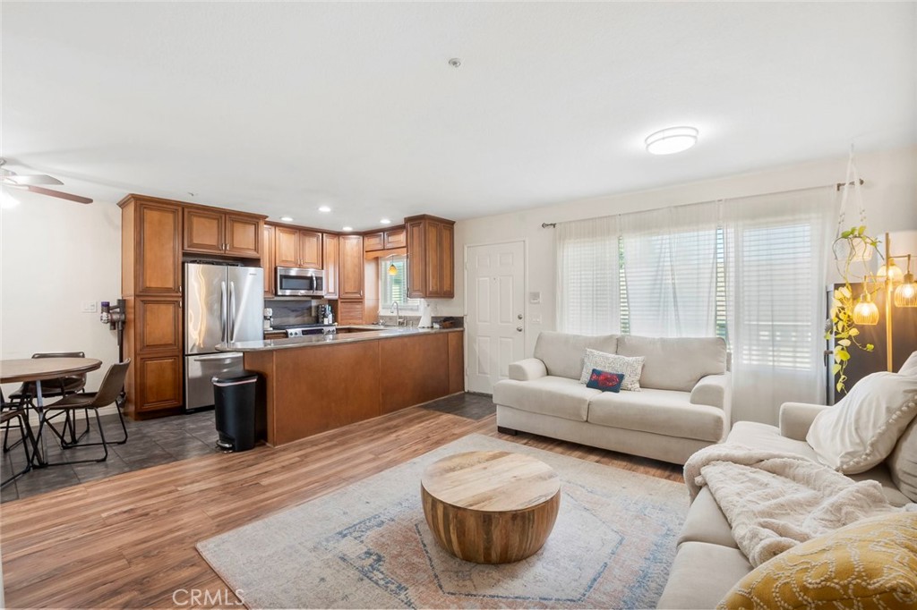 631 7th Street 11 Property Photo 2