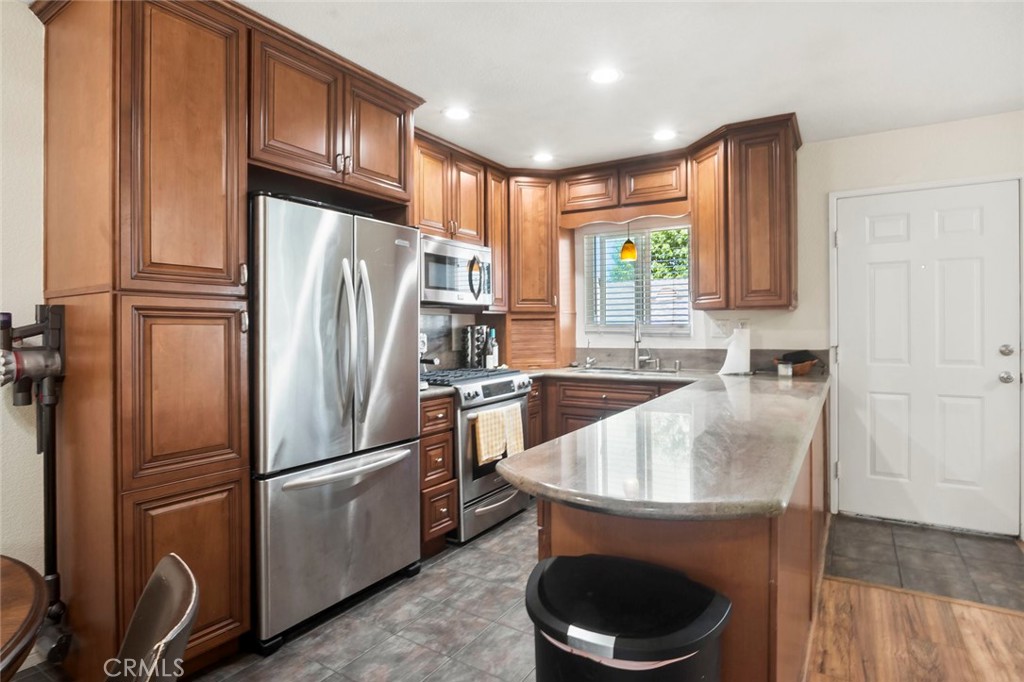 631 7th Street 11 Property Photo 7