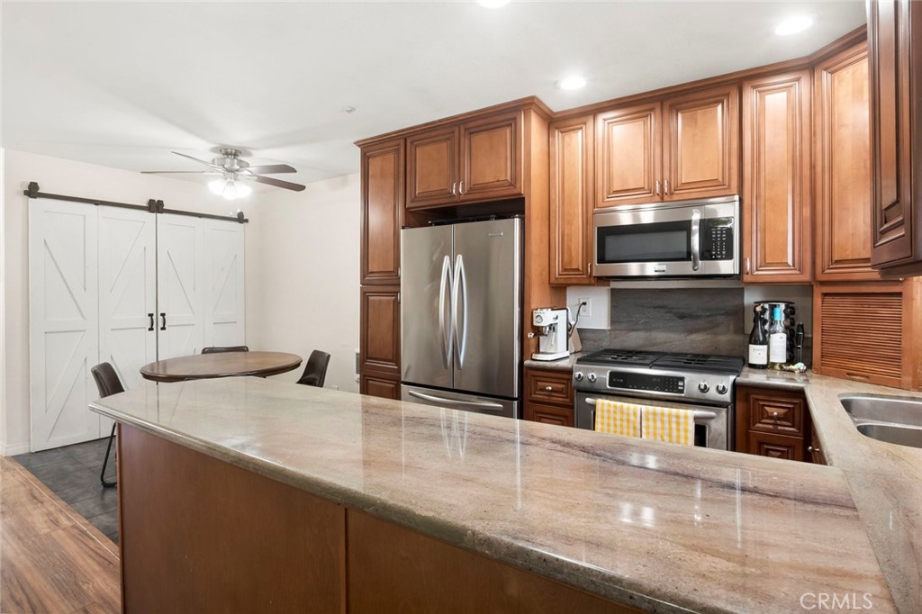 631 7th Street 11 Property Photo 8