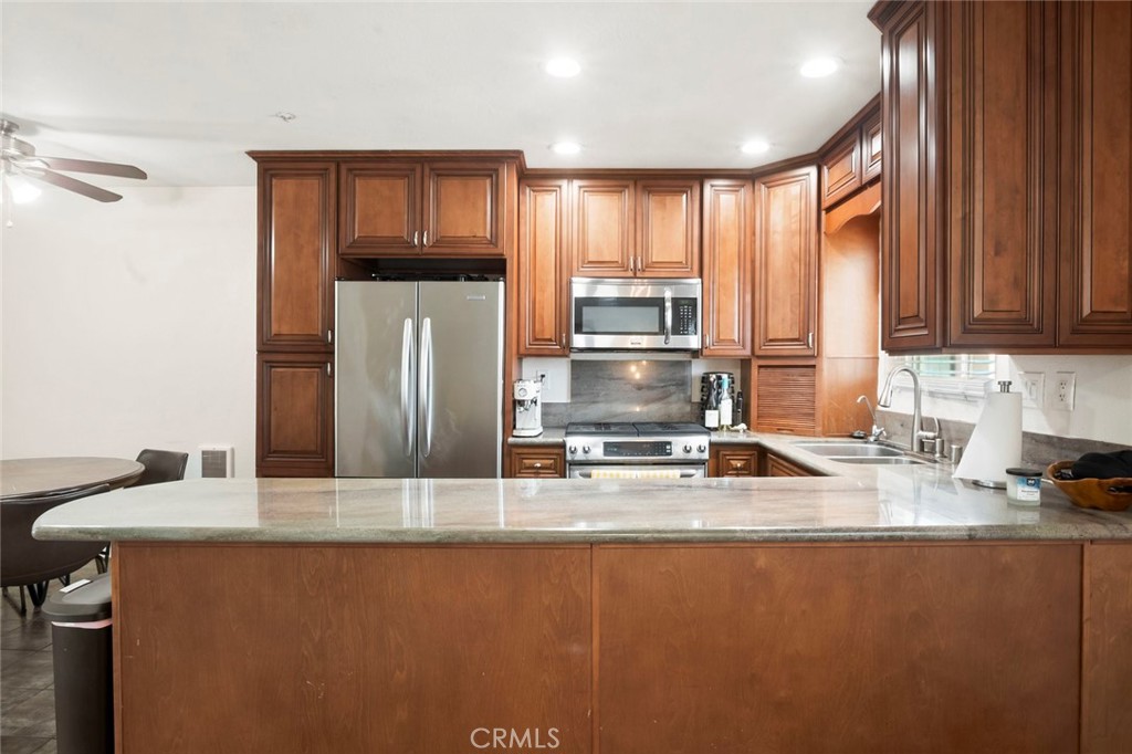 631 7th Street 11 Property Photo 9